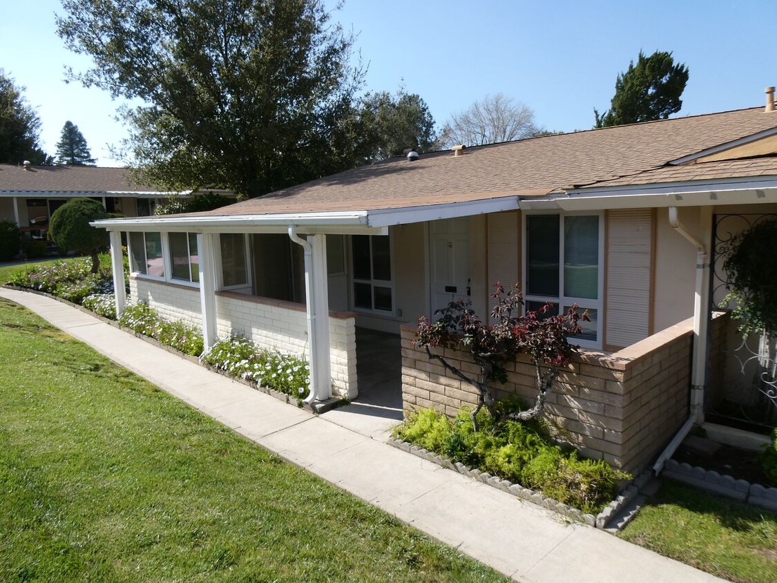 Foto principal - 2 Bedroom Home in Friendly Valley in 55+ C...