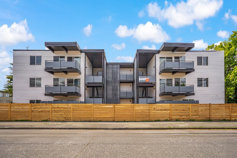 Foto principal - 1725 SW Barton St