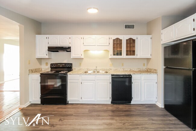 Building Photo - Lovely 4 bedroom ranch style home availabl...
