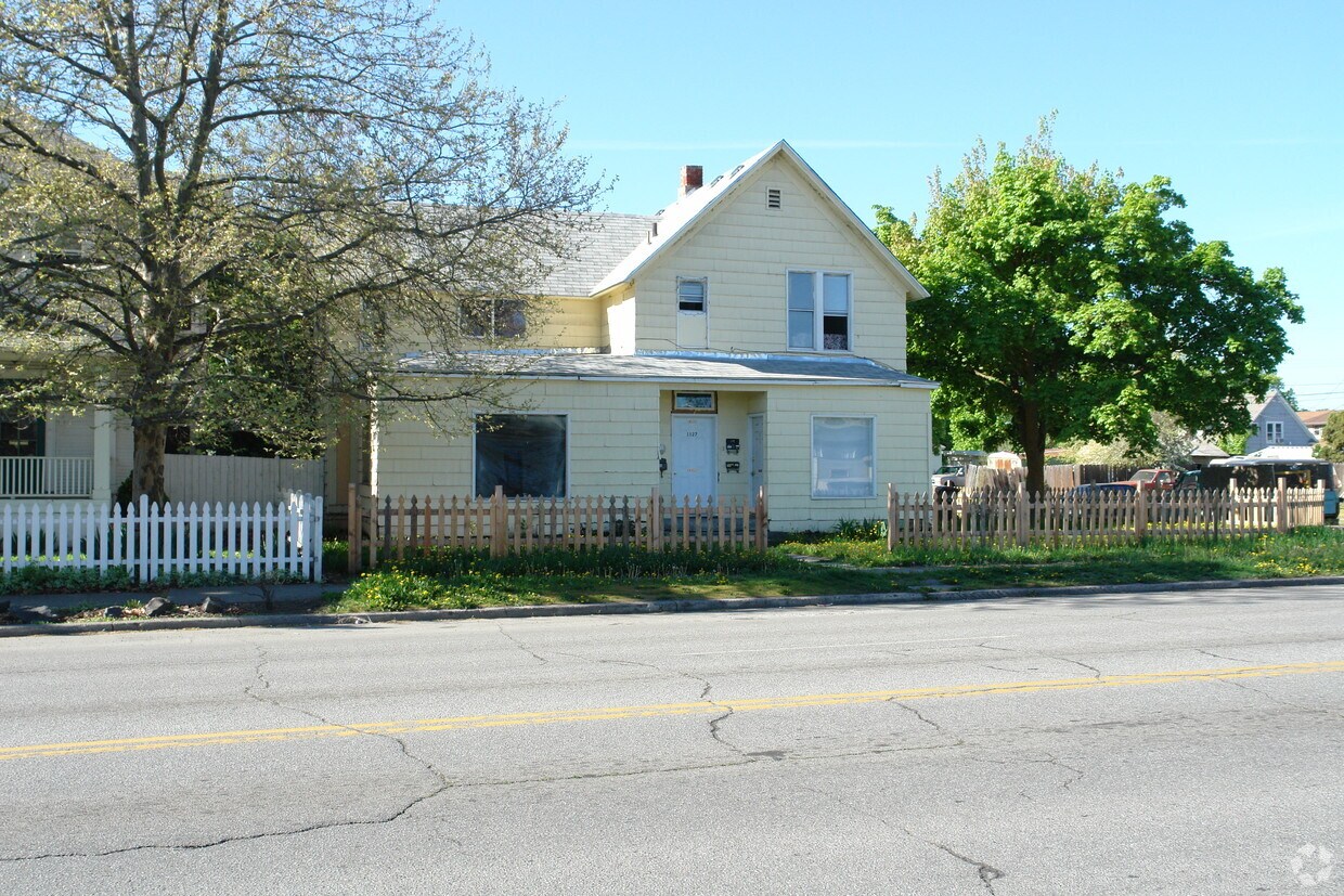 Building Photo - 1127 W Maxwell Ave