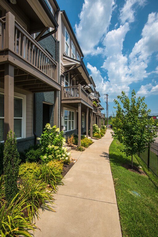 Building Photo - 3BR/3.5BA is Right Size, Right Price, and Right Nice at 8th & Wedgewood!!!