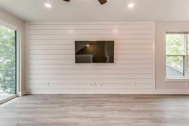 Building Photo - 3210 Forest Park Blvd