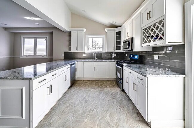 Foto del edificio - 6136 Harrison Ave