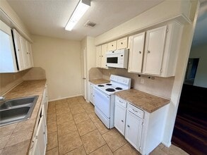 Building Photo - 15811 Nutcracker Ct