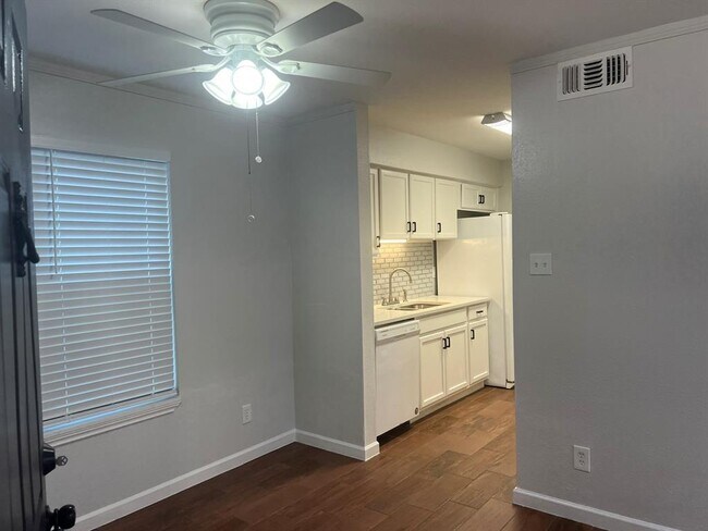 Building Photo - 5550 N Braeswood Blvd
