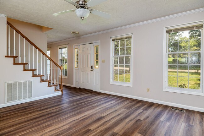 Foto del edificio - Knoxville 37909 - 4 bedroom, 3.5 bath home...