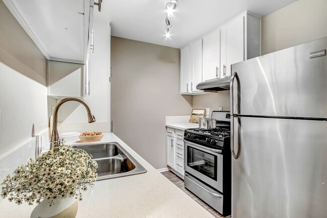 Building Photo - Tremont Apartments