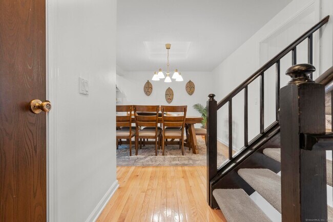 Building Photo - 237 Strawberry Hill Ave