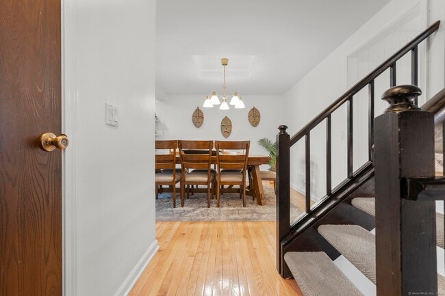 Building Photo - 237 Strawberry Hill Ave