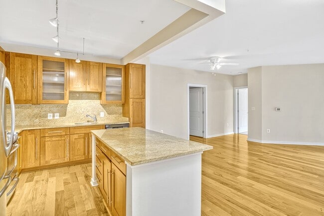 Building Photo - Spacious Condo located at The Westlee - 2b...