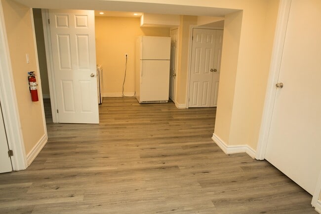 Building Photo - 103 Pandora Cir