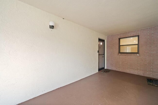 Foto del edificio - 6188 80th St N