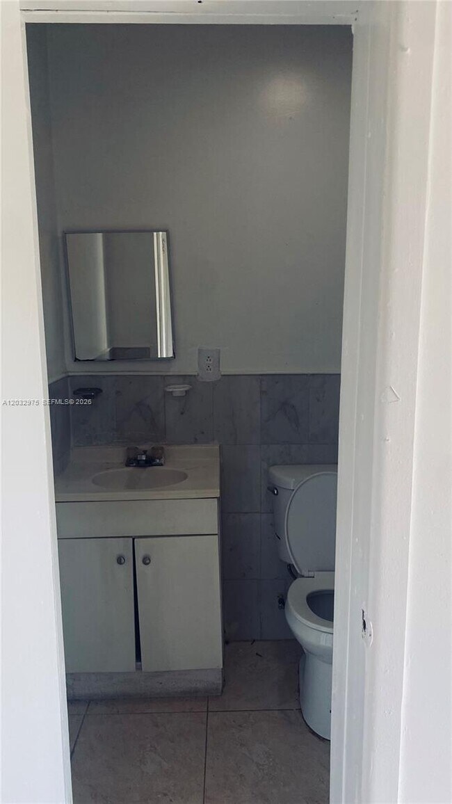 Foto del edificio - 1070 NW 147th St