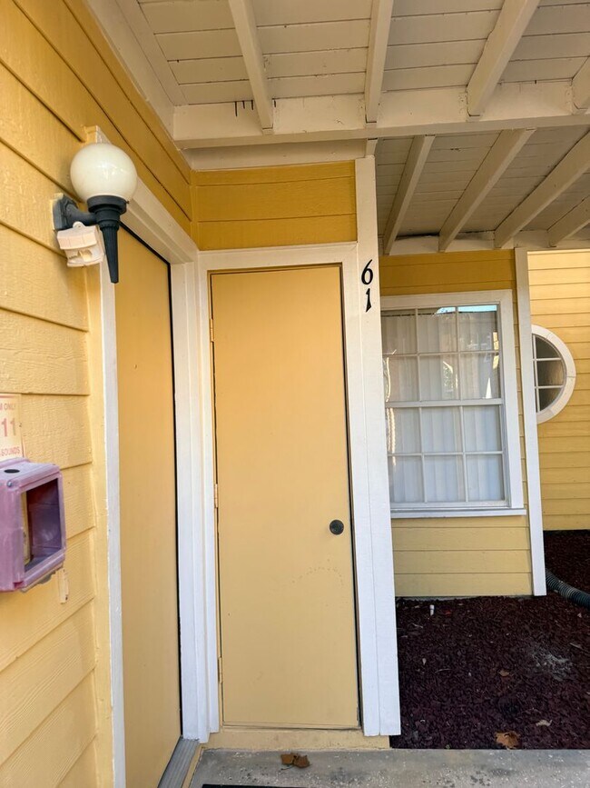 Foto del edificio - 2498 Sweetwater Club Cir