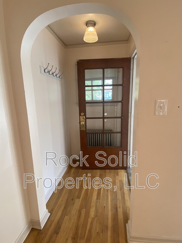Building Photo - 607 E 22nd St
