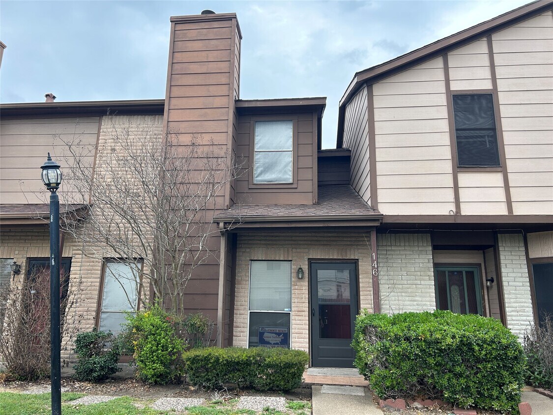 Primary Photo - 12500 Brookglade Cir