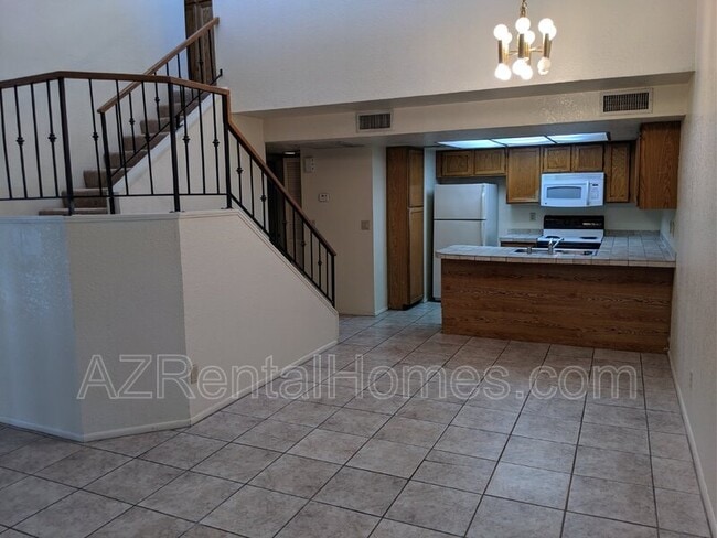 Photo - 609 E Mesquite Cir Townhome