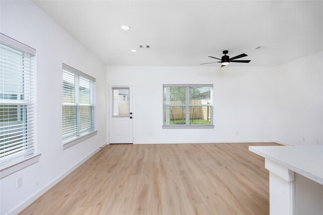 Foto del edificio - 2001 Longmire Villas Ct