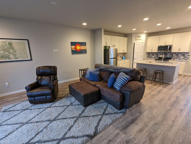 Building Photo - 3 br, 2.5 bath House - 4239 Parkwood Trail