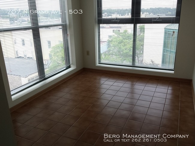 Building Photo - One Bedroom w/Den