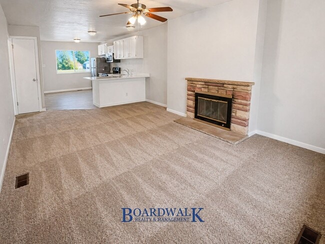 Foto del edificio - 325 Baird Cir