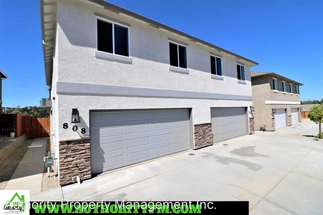 Building Photo - 4 br, 2.5 bath House - 808 Mission De Oro