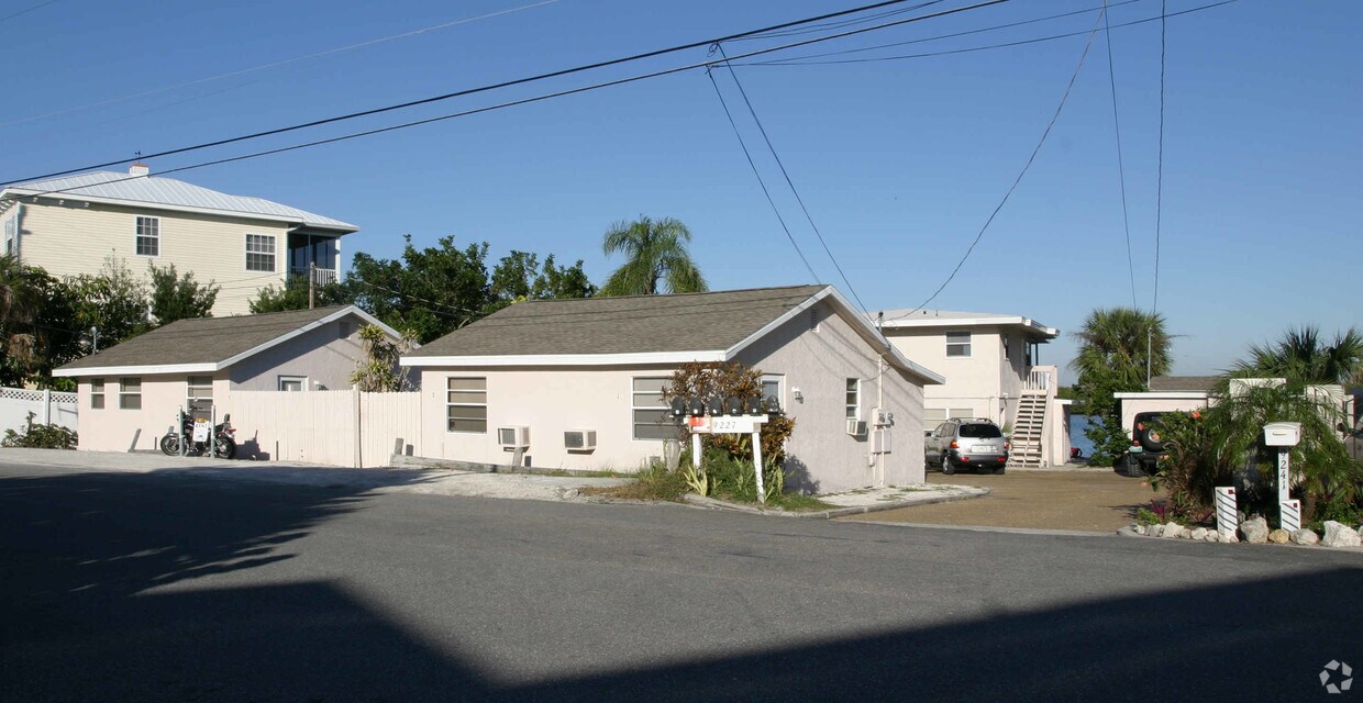 Primary Photo - 9227 Midnight Pass Rd
