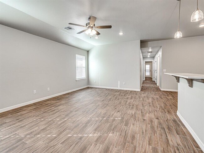 Building Photo - 616 A St