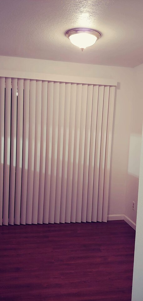 Comedor y puerta trasera. - 515 S 8th St