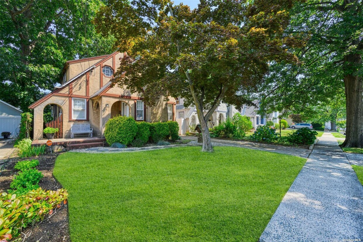 Primary Photo - 987 Kings Pkwy