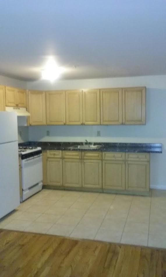 Building Photo - 2542 White Plains Rd