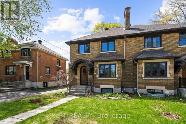Photo du bâtiment - 126 Ave Blackburn