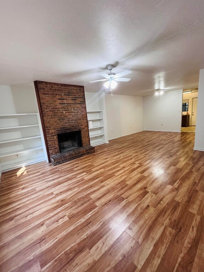 Foto del edificio - 581 Holyoke Ct