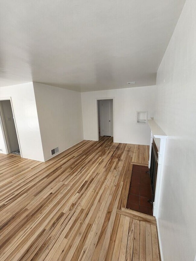 Foto del edificio - COMING SOON! NEWLY REMODELED UNIT!