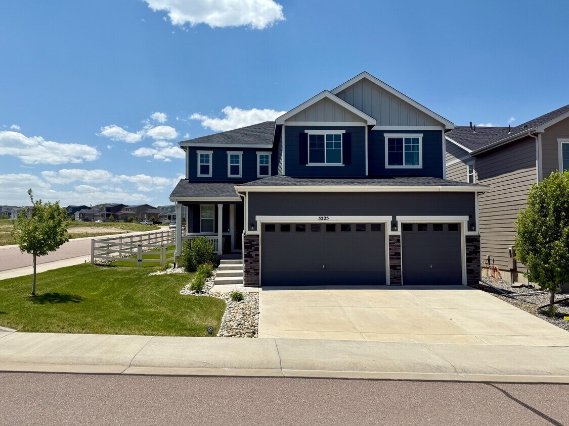 Foto principal - Spacious 5-Bedroom home with beautiful Vie...