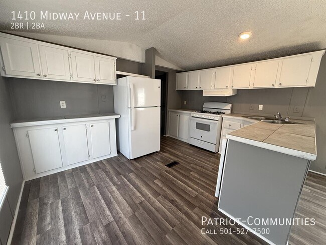 Building Photo - 1410 Midway Ave