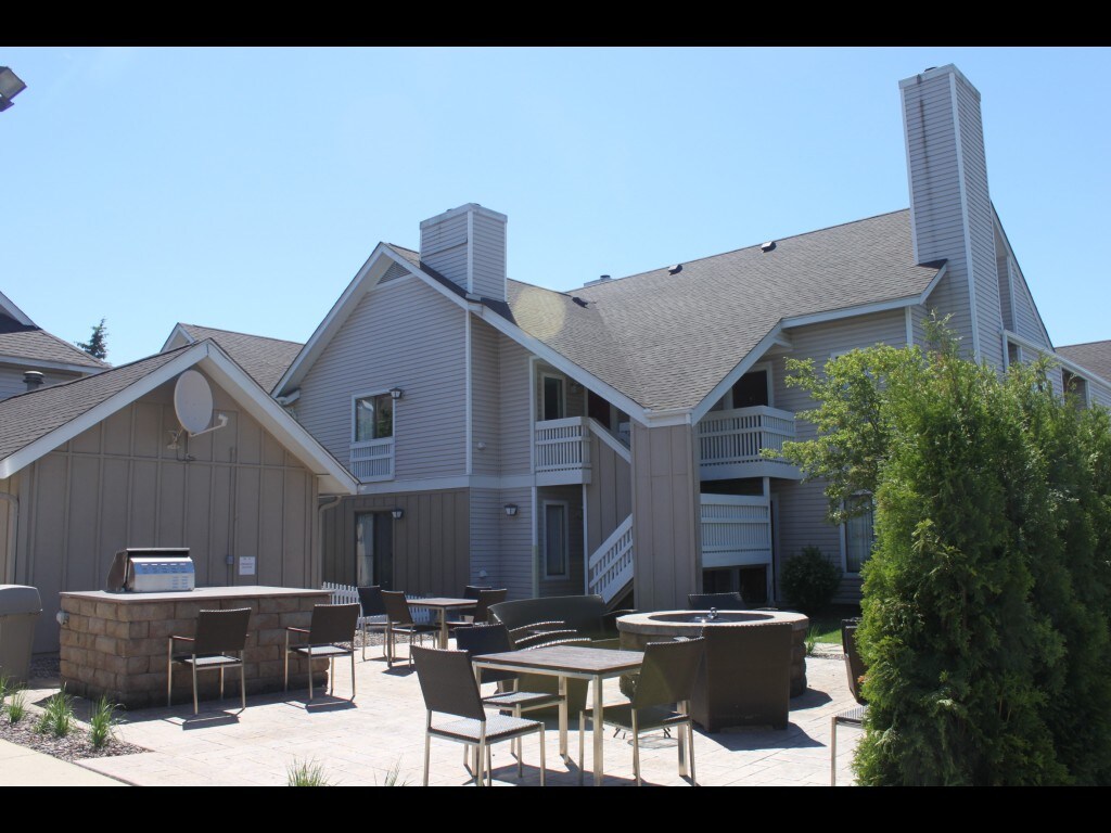 The Glen Luxury Townhomes Apartments Glendale, WI