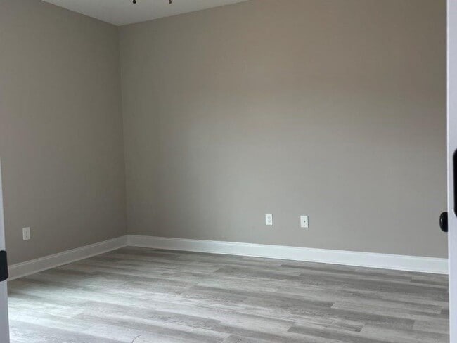 Building Photo - 203 Beau Claire Cir