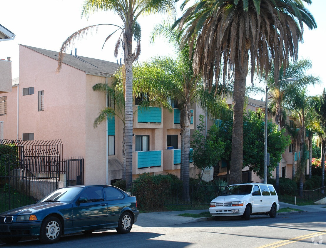 Building Photo - 1002 Sanborn Ave