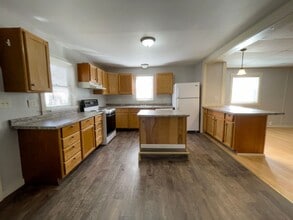 Building Photo - 204 N Dill St Building Photo - 204 N Dill St