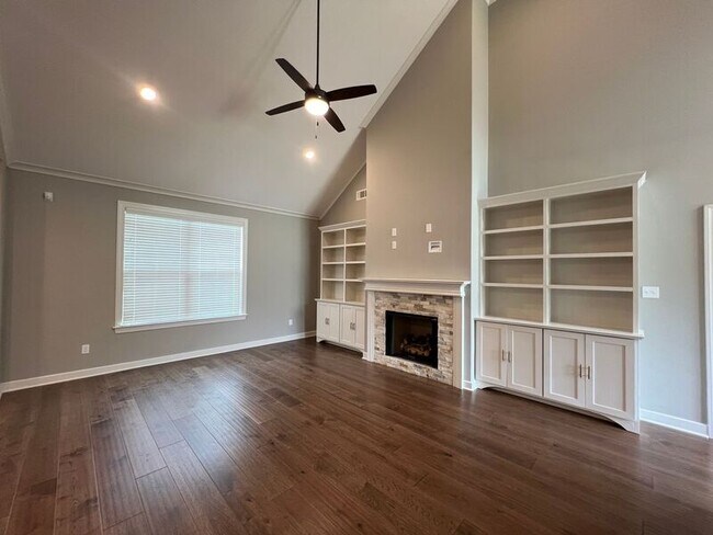 Foto del edificio - 4376 John Wood Ln