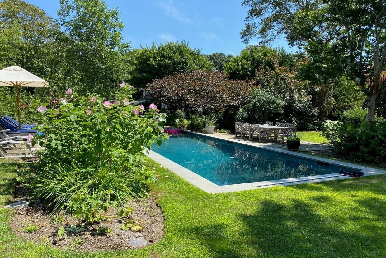 Primary Photo - 17 Wainscott Stone Road