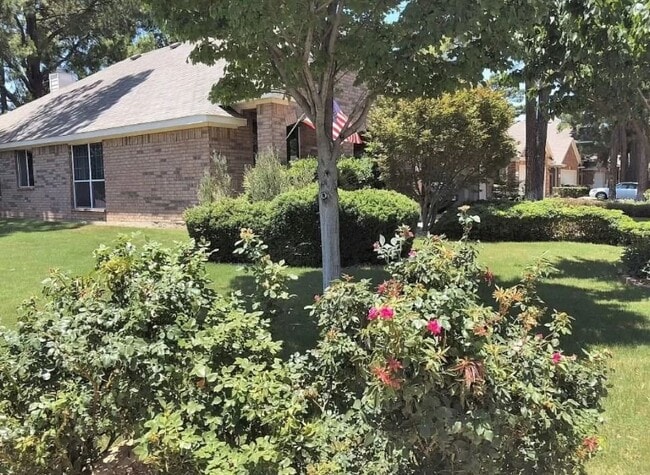 Photo - 560 Cross Ridge Cir House