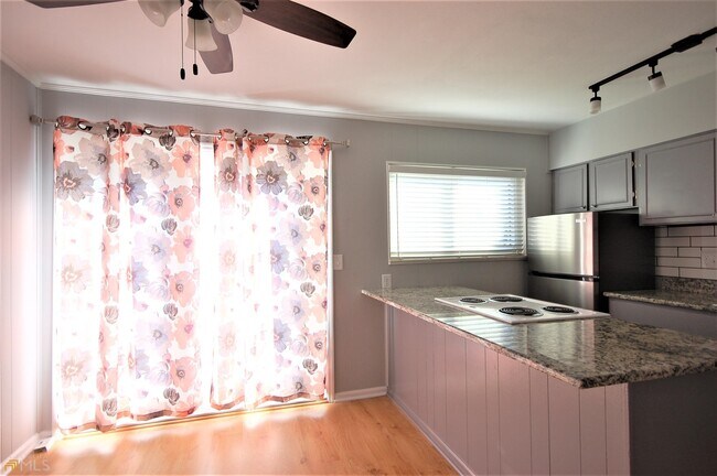 Building Photo - 3087 Colonial Way