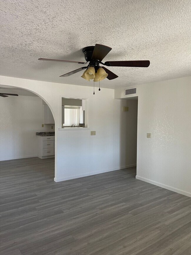 Foto del edificio - Unfurnished Full Time