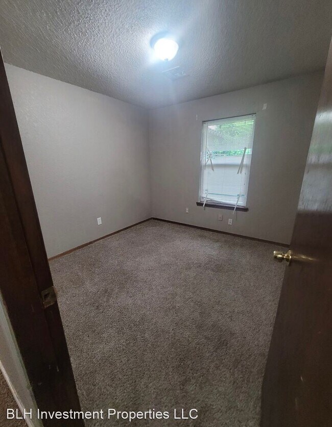 Building Photo - 4 br, 2 bath House - 709 N Briarwood Dr