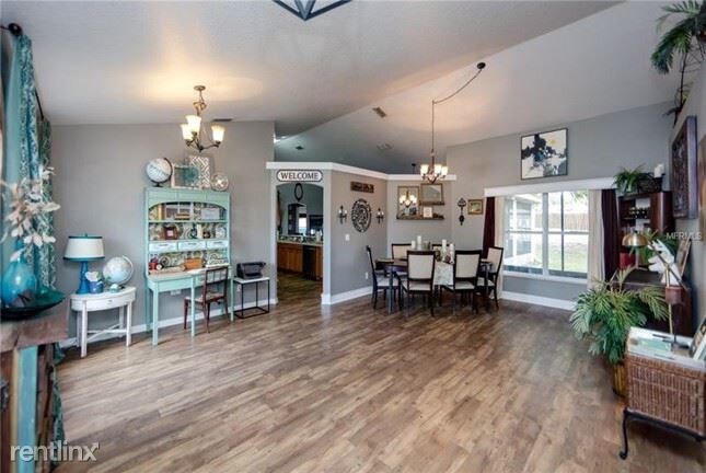 Foto del edificio - 10816 Crescent Ridge Loop