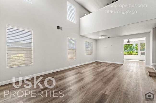 Foto del edificio - "Spacious 4-Bedroom Retreat with 2.5 Baths...