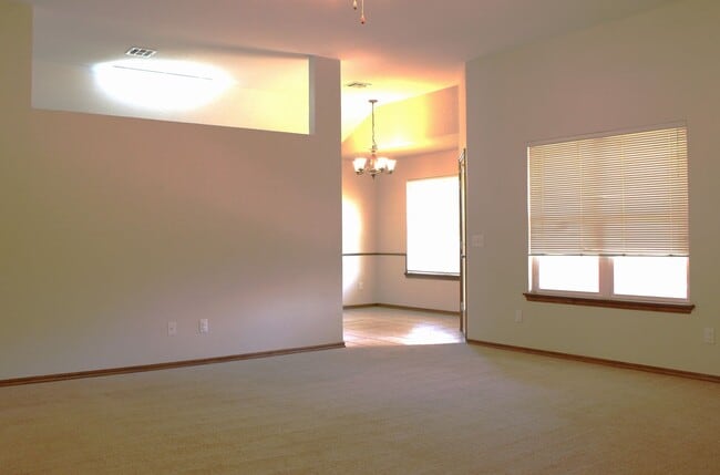 Building Photo - 2720 SE 95th St