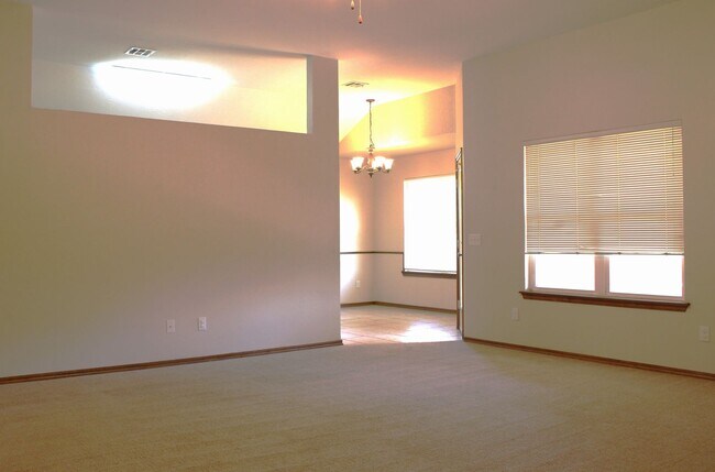 Foto del edificio - Available for Showing Now! 18-Month Lease Offer!!